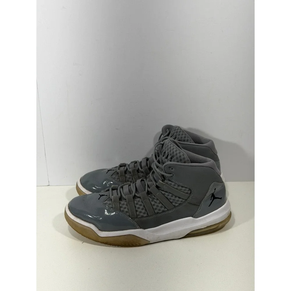 Jordan Max Aura Cool Grey White Gum Basketball Shoes AQ9084-012 Mens Size 12